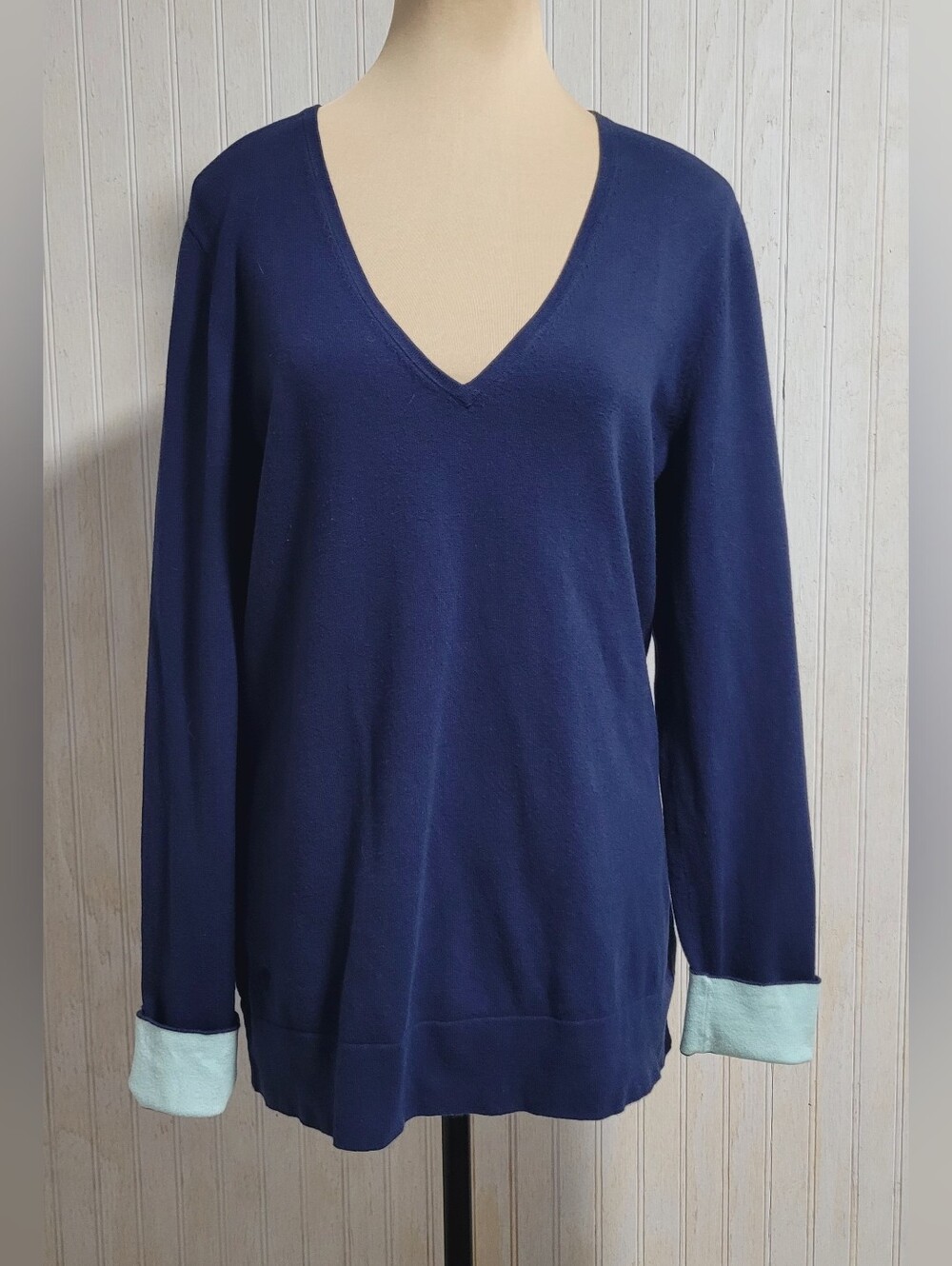 Lilly Pulitzer Navy Blue V-Neck Sweater Light Blue Cuffs XL